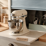 Astuce rangement robot cuisine sur plateau coulissant
